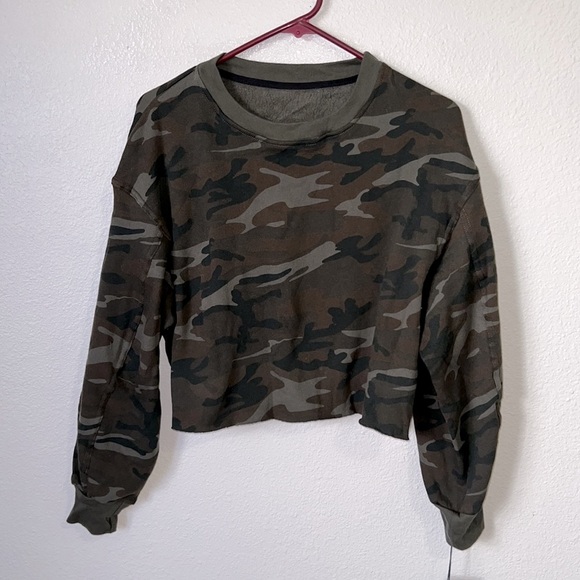STRUT THIS • Green Camouflage Crop Top Sweater - Picture 2 of 5
